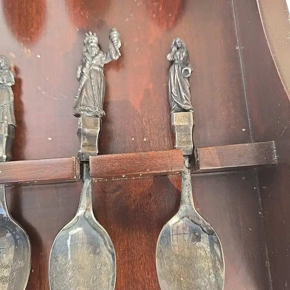 • CHARLES DICKENS CHRISTMAS CAROL SPOON SET (8) with Wooden Display Plaque